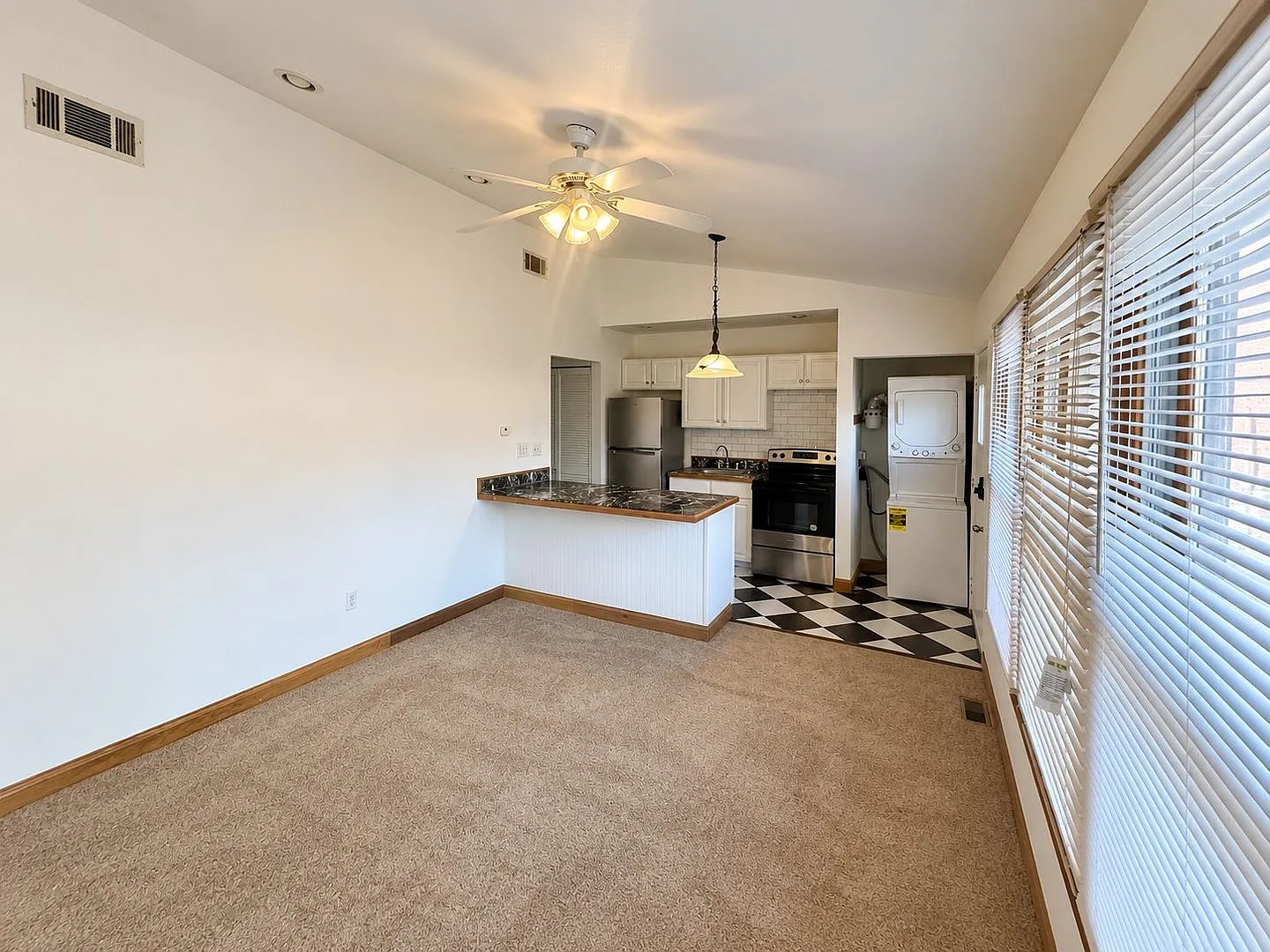 981 S Highland Street — Photo 3