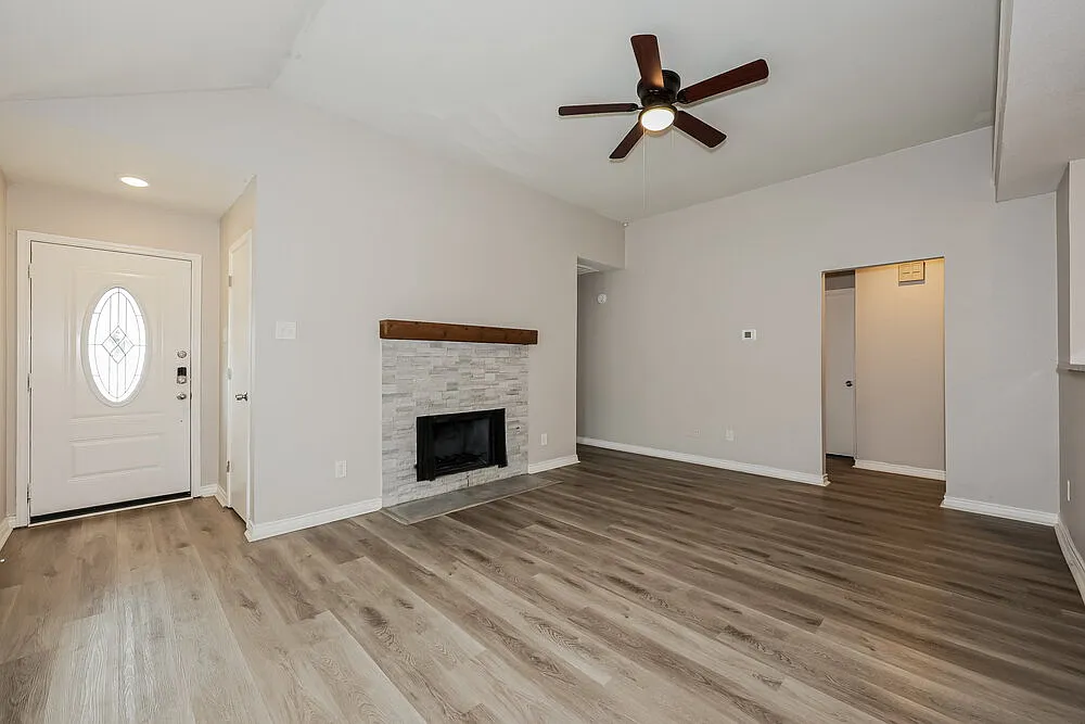 4 bed, 2.0 bath, 1467 sqft, $2,180 — Photo 3