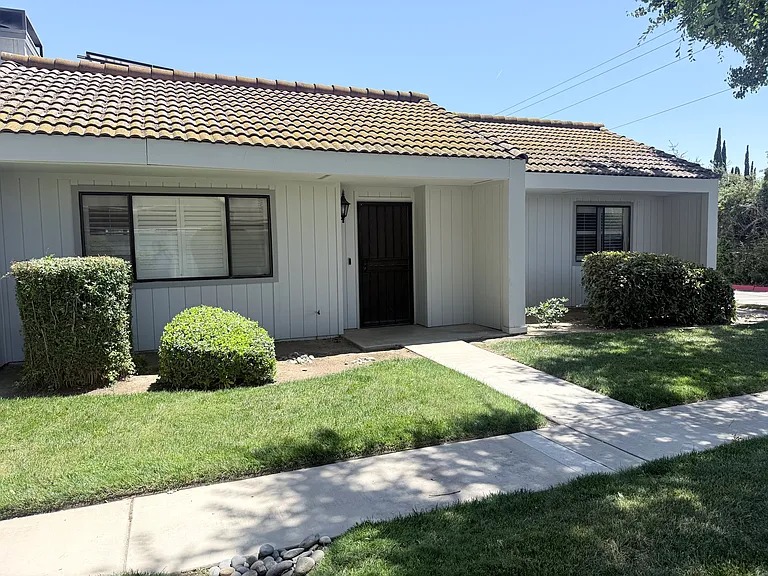 1937 W Santa Ana Ave — Photo 3
