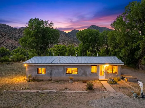 92 State Road 580 Rd, Dixon, NM 87527