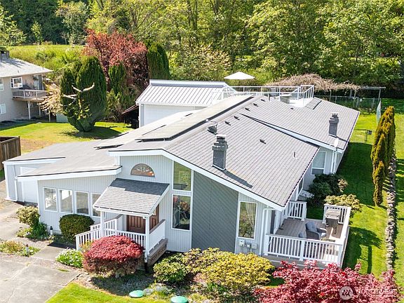 3rd image of 293 N Ridge View Dr