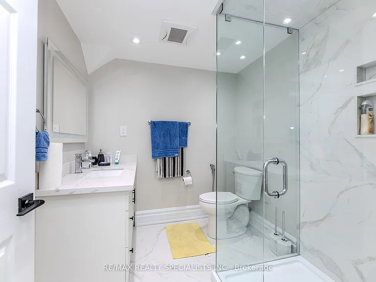121 Boxwood Cres — Photo 48