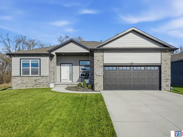 20608 Camelback Ave, Gretna, NE 68028
