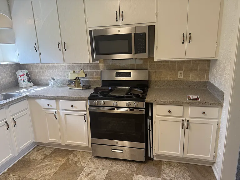 1807 Highland St — Photo 2