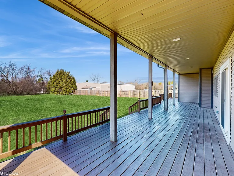 1838 N Windsor Dr — Photo 16