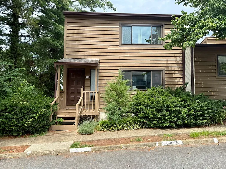 319 Harvest Dr — Photo 2