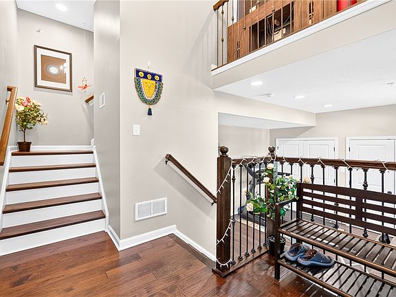4th image of 307 Osona Ln