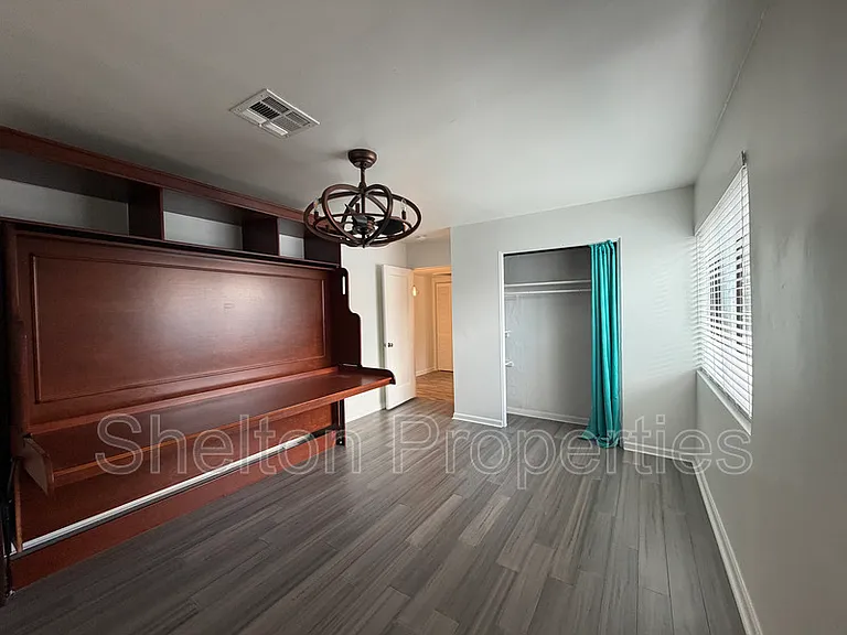 2514 E Fairmount Ave — Photo 20