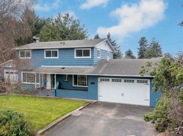 3235 NE West Devils Lake Rd, Lincoln City, OR 97367