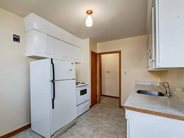 2220 Robinson St — Photo 20