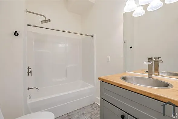 Studio, 360 sqft, $975 — Photo 4