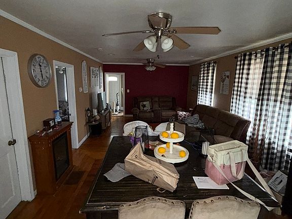 4th image of 496 Tucker St