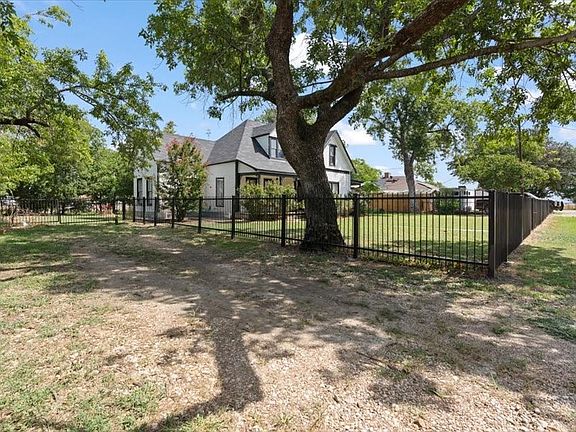 2nd image of 809 E Adams St