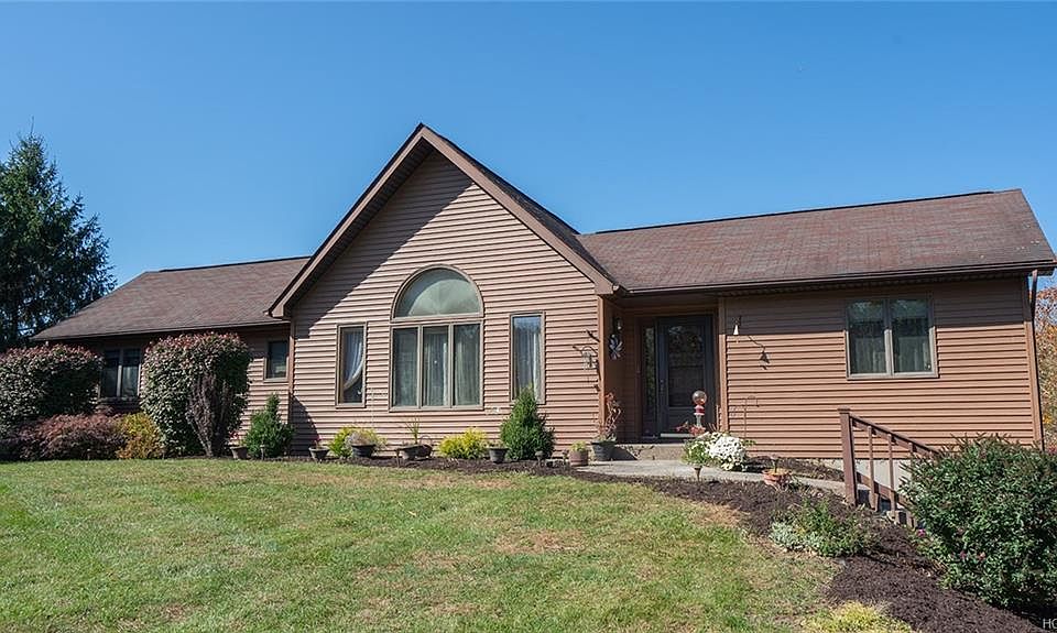 1st image of 410 Orchard Dr