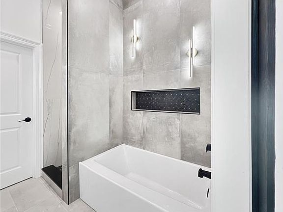 3rd image of 7948 Edgelake Ct