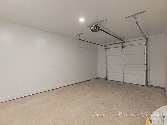 3rd image of 520 Harvester Ave