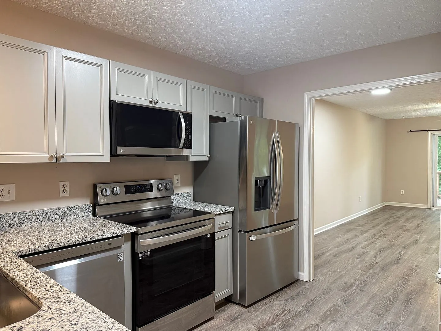 Beautifully Updated One-Level Townhome in Black Mountain — Photo 4