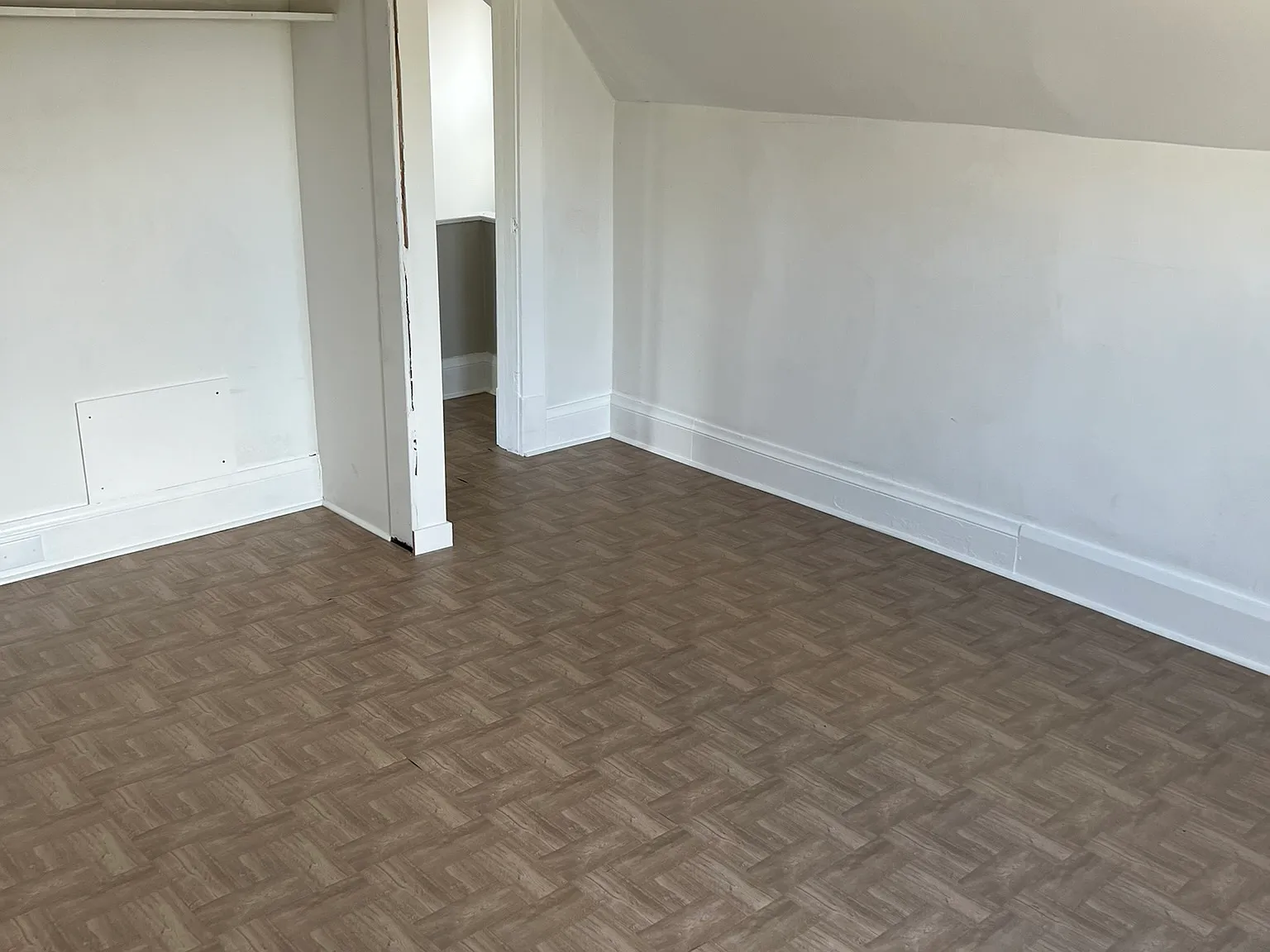 1 bed, 900 sqft, $1,050 — Photo 4