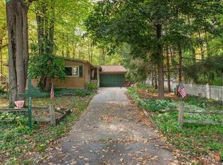 3351 N Lakeside Dr, Sanford, MI 48657