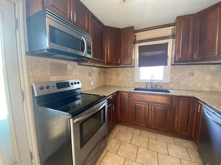 3820 S Detroit Ave — Photo 8