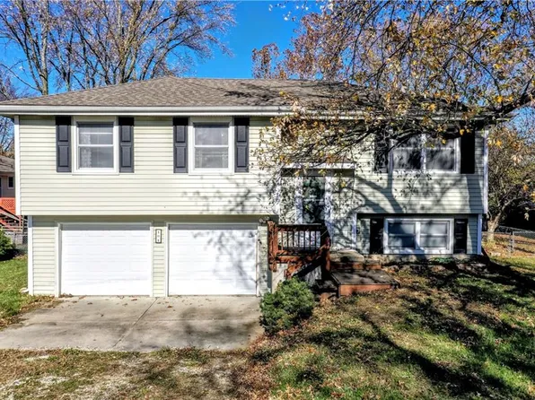 404 W Smith St, Spring Hill, KS 66083