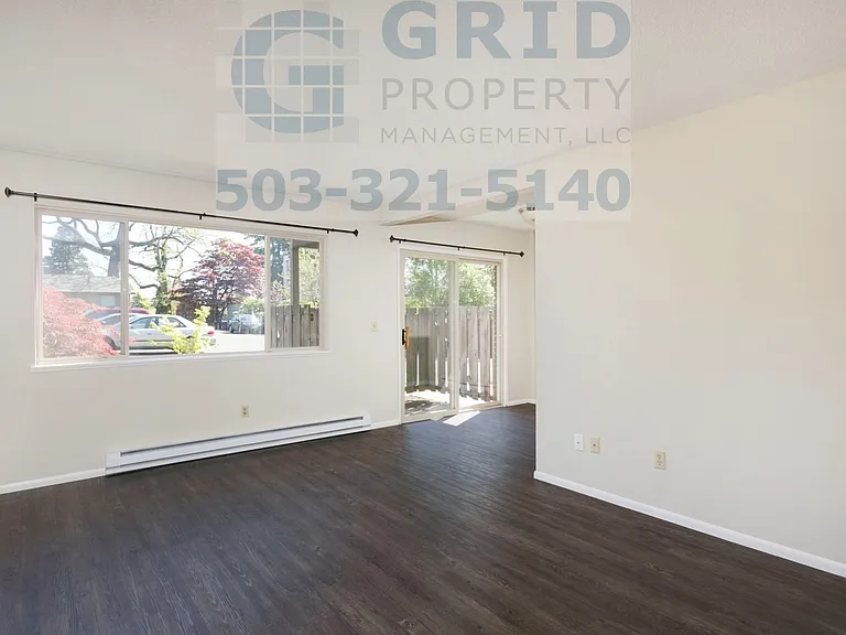 5101-5109 SE Stark St — Photo 2