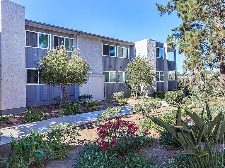 Grossmont Bluffs — Photo 8
