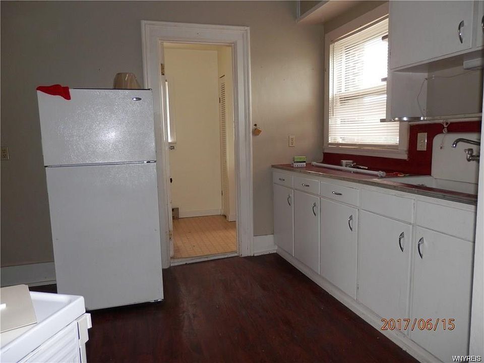 2nd image of 412 Eagle St