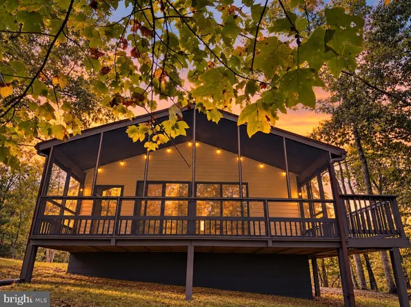 647 The Woods Rd, Hedgesville, WV 25427