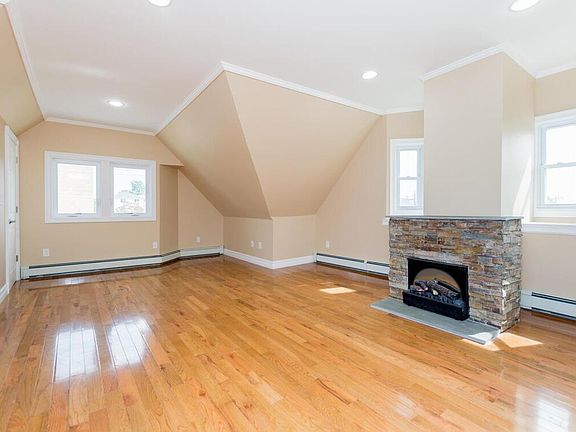 3rd image of 409 Palisade Ave APT 1