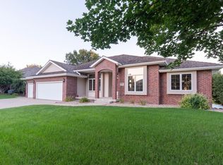 4606 Grayhawk Ridge Dr, Sioux City, IA 51106