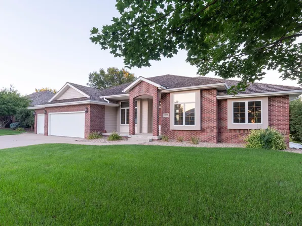 4606 Grayhawk Ridge Dr, Sioux City, IA 51106