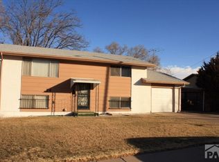 24 Meadowbrook Dr, Pueblo, CO 81001