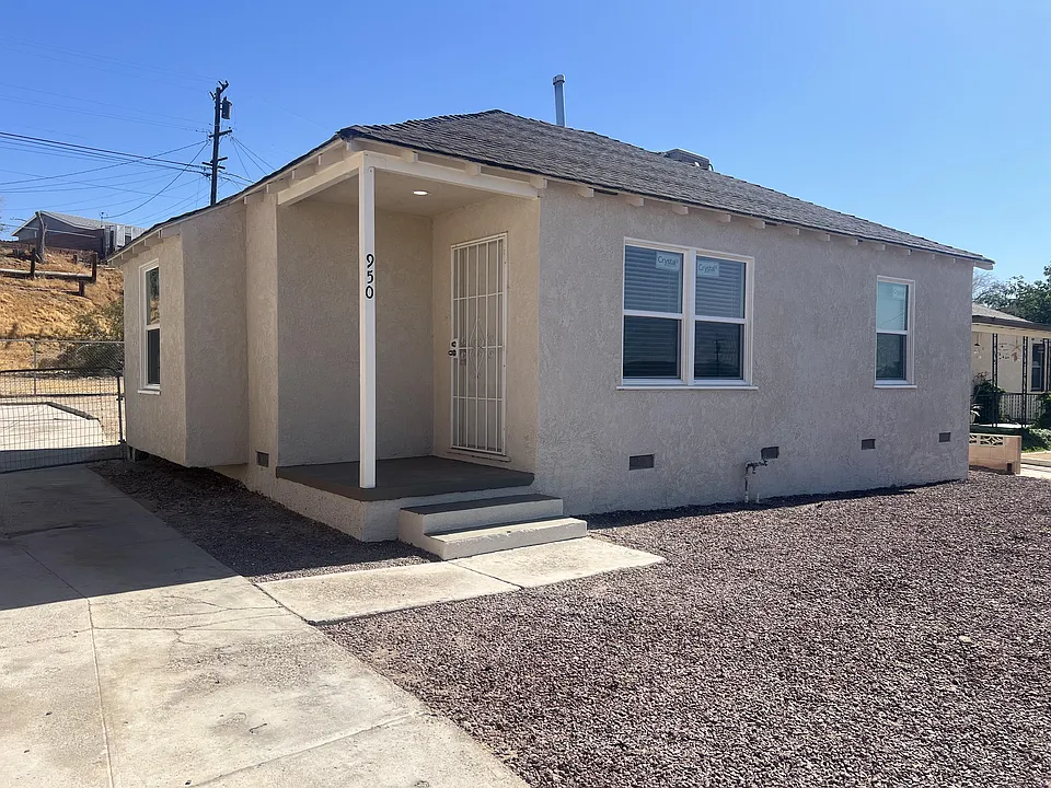 950 Flora St