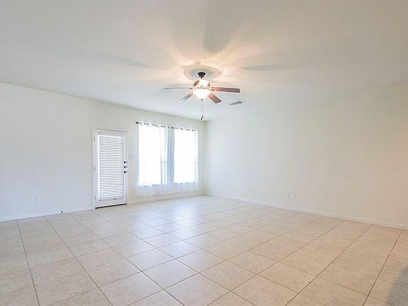 5th image of 624 Roaring Springs Dr