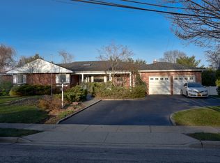 1 Salem Ct, Syosset, NY 11791