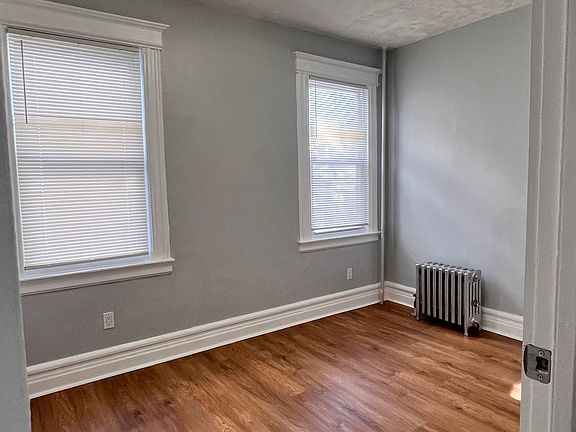 5th image of 40 Saint Paul Ave Floor 1