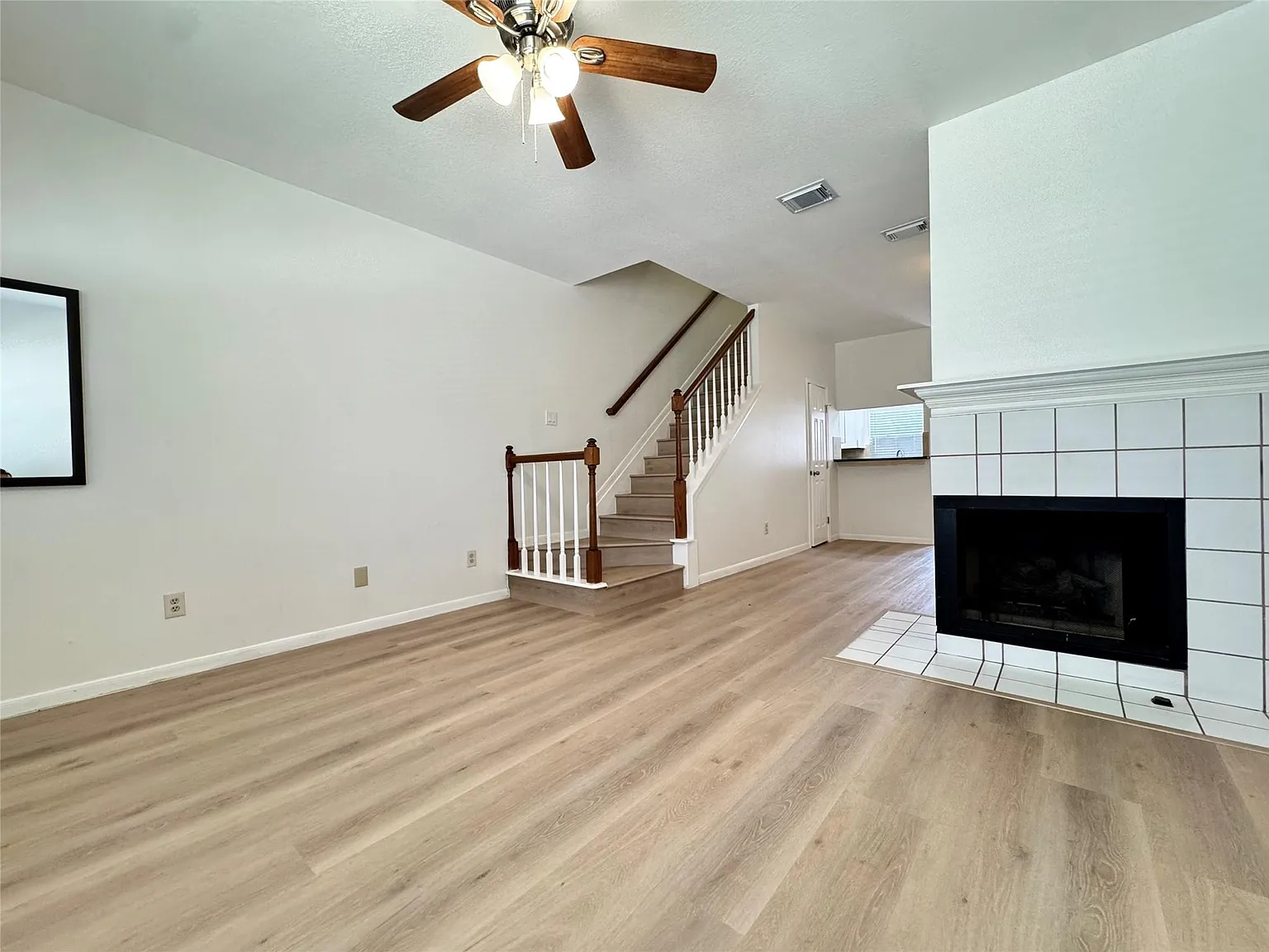 2 bed, 1.5 bath, 1050 sqft, $1,650 — Photo 4