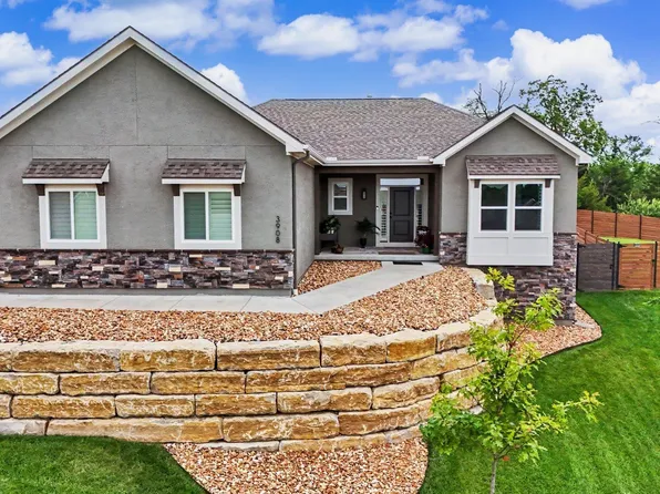 3908 Dayflower St, Lawrence, KS 66049
