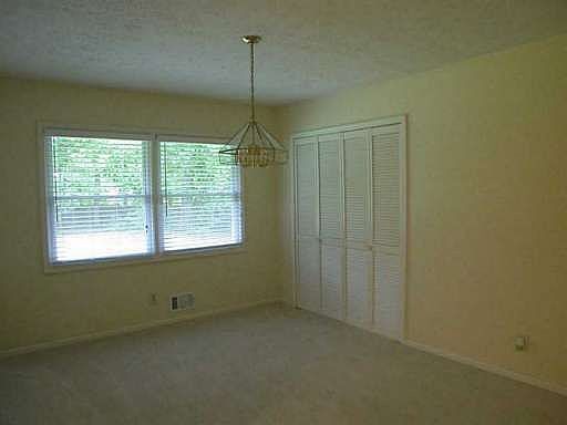 5th image of 43 Joans Ct