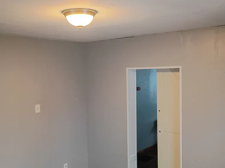 1402 N Main Ave — Photo 11