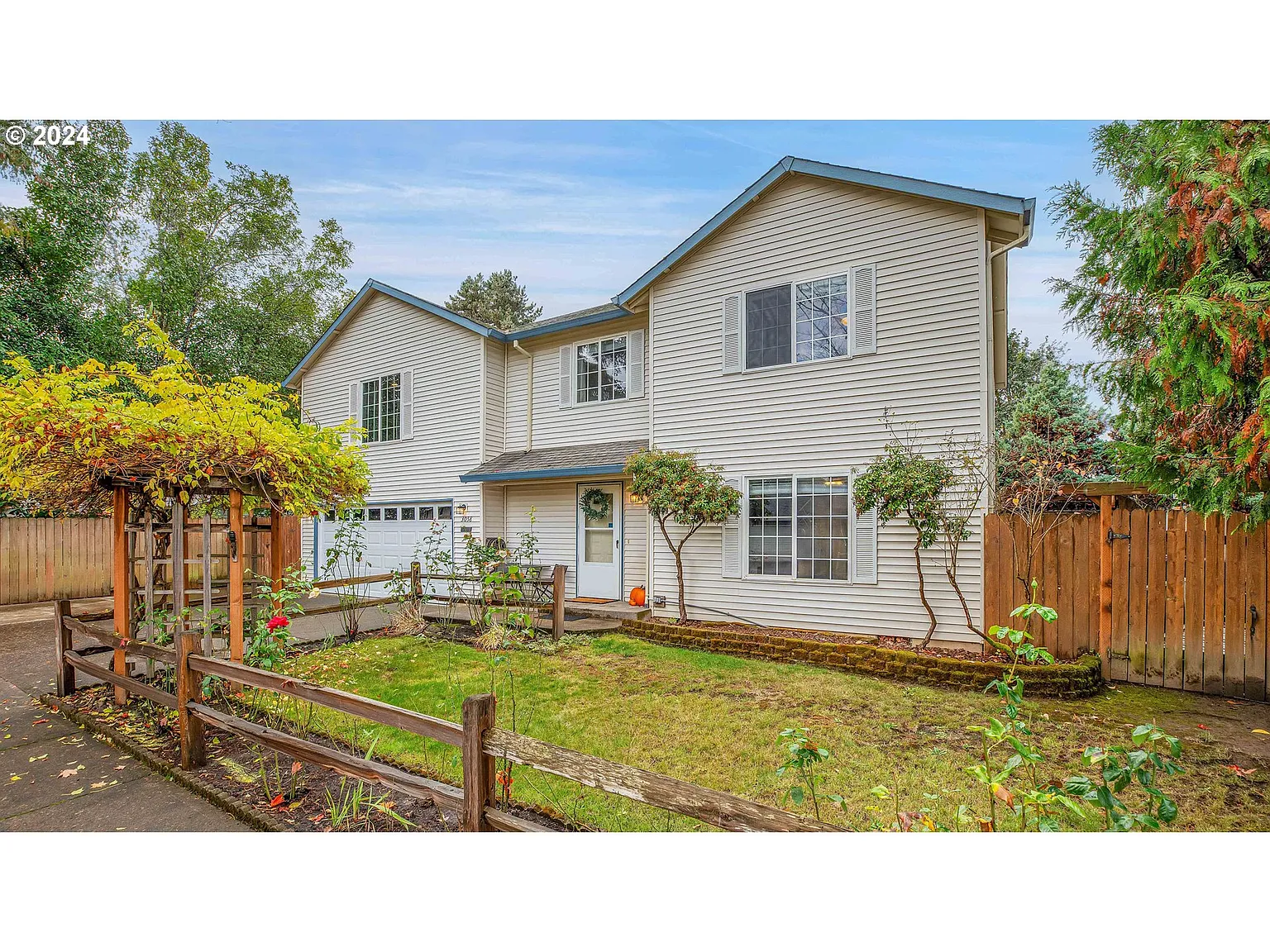 3058 Raymond St photo 1