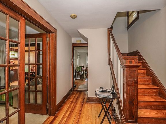 4th image of 337 W Lincoln Ave