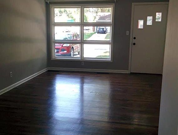 3rd image of 8702 Melrose St