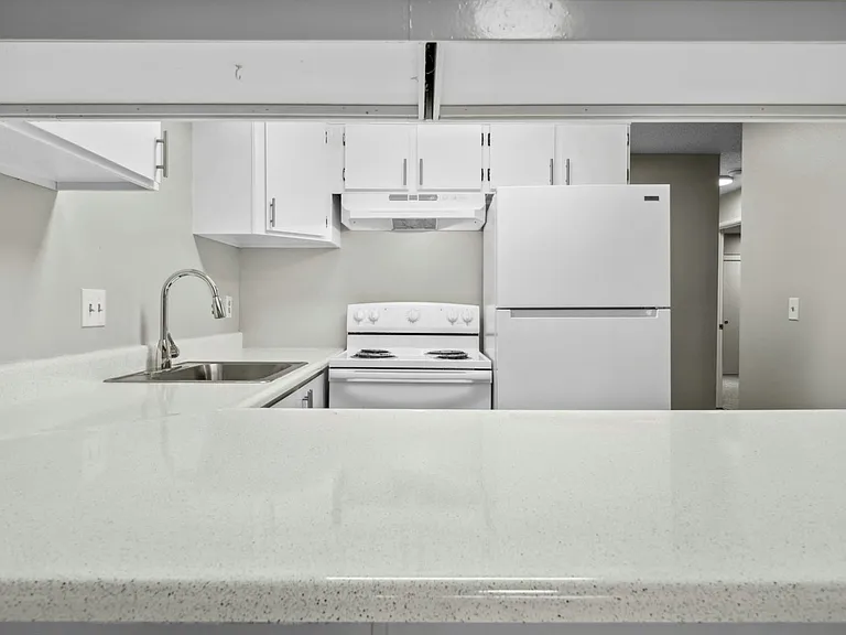 The Alexander Apartments — Photo 18