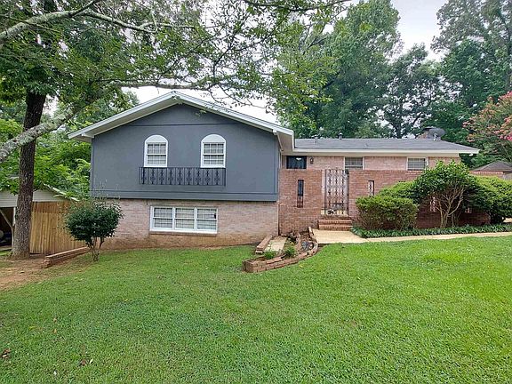 4th image of 2623 Colonial Dr NE