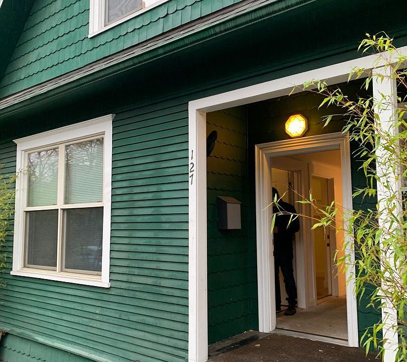 1st image of 127 11th Ave E #10400328