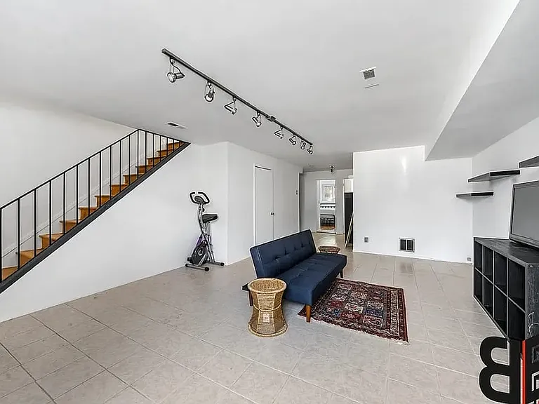496 Lexington Ave #1 — Photo 12