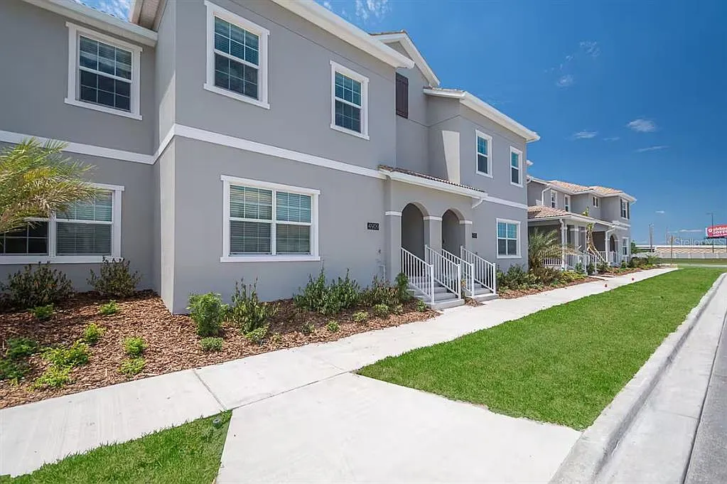 4 bed, 3.0 bath, 1914 sqft, $3,000 — Photo 2