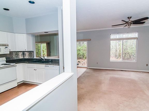 3rd image of 8569 Timber Park Dr